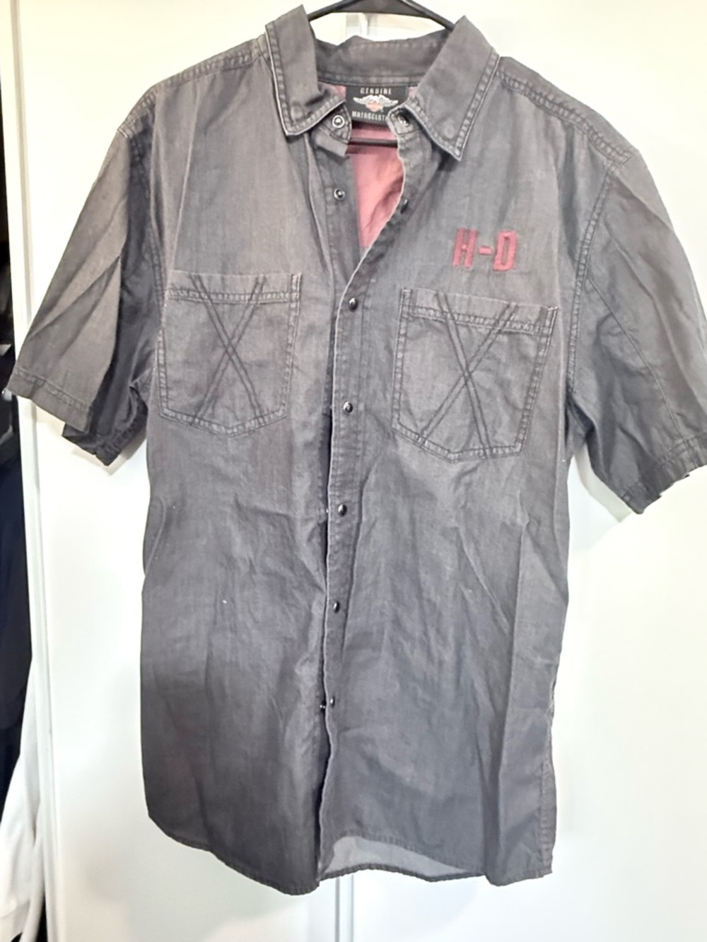 Men's Short Sleeve Button-Up Shirt in Charcoal
